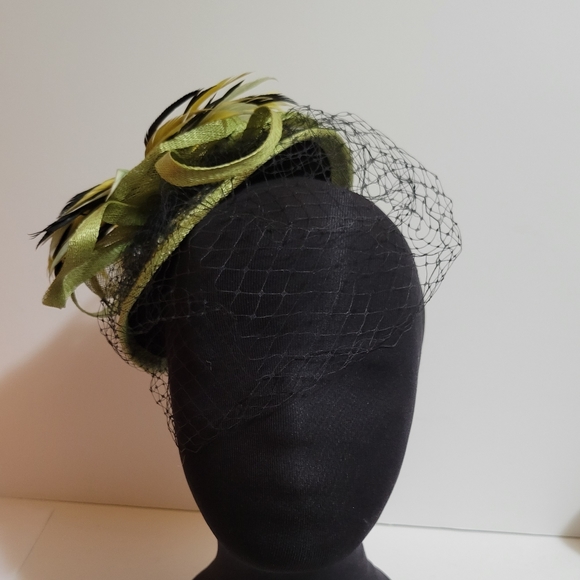 Retro Handcrafted Feather, Sequins and Linen Raffia Headware/Hat - Picture 4 of 5